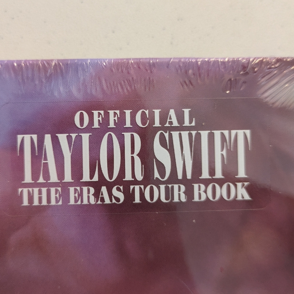 Taylor Swift: The Official Eras Tour Book - Picture 3 of 6
